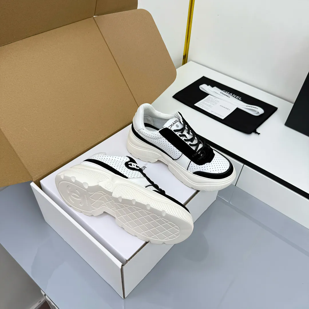 👟👟Ex-factory price 620👟👟 Chanel bread shoes ~ original calfskin panda shoes Chanel 25C latest hot style panda black and white sports shoes casual sneakers Xiaoxiang hot item classic black and white panda color coco girls must pay Fabric: original custom mixed sheepskin lining: original imported breathable mesh lining outsole: Original molded rubber + TPU combination Size: Women's 35-41